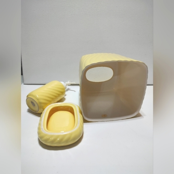 Andre Richard Japan vtg yellow bathroom set - Picture 3 of 9
